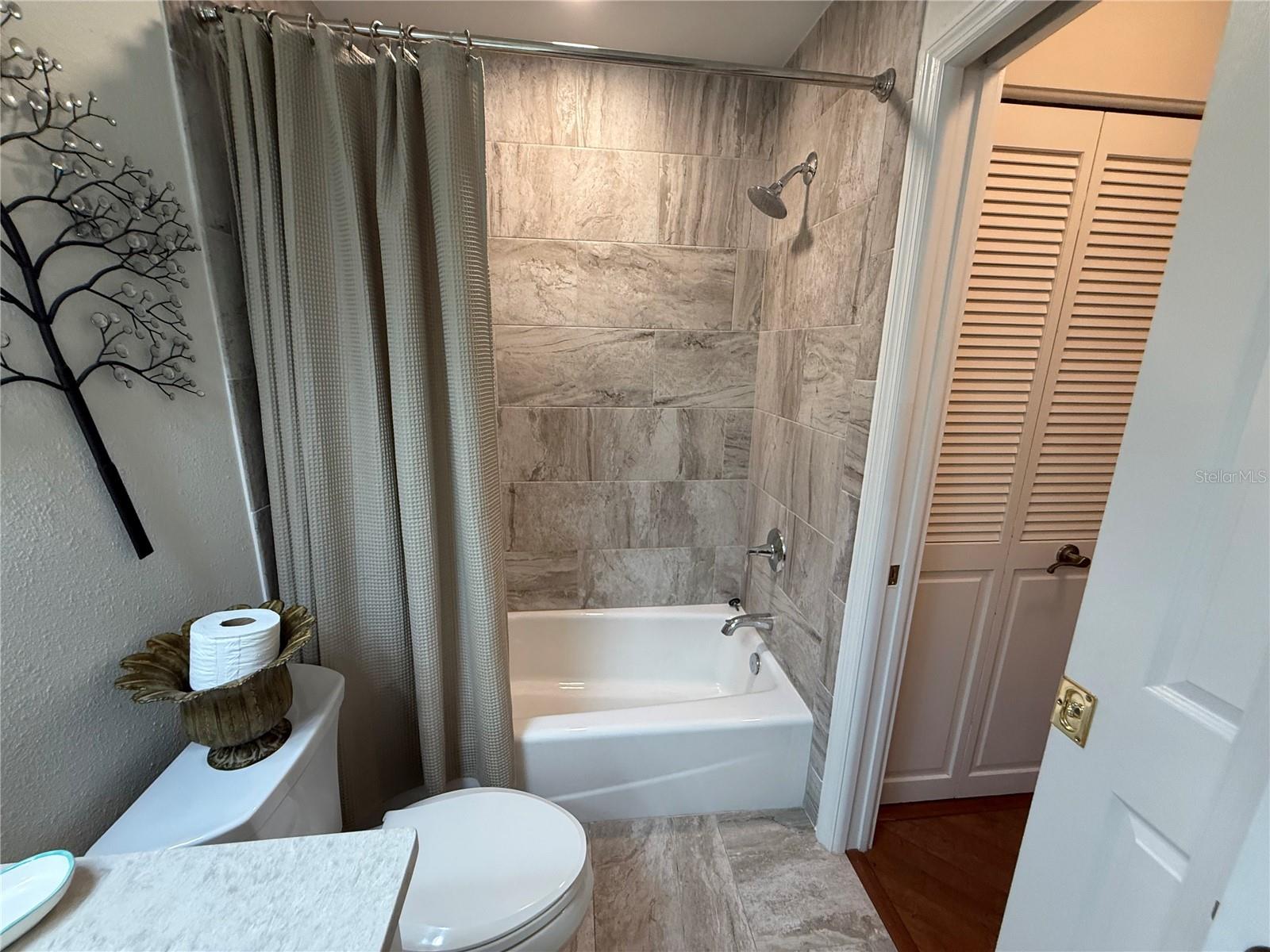 Image 17 of 33 For 1708 Lake Cypress Drive 1708