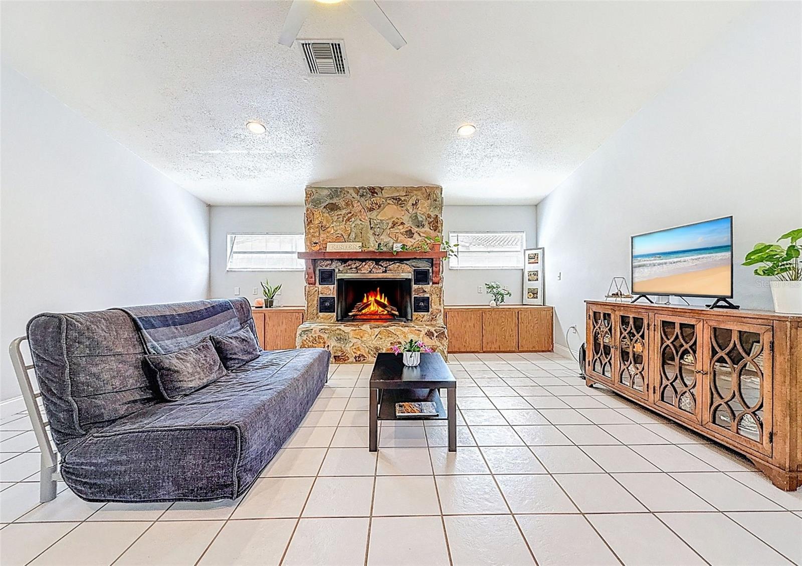 Image 19 of 50 For 1961 Canadiana Court