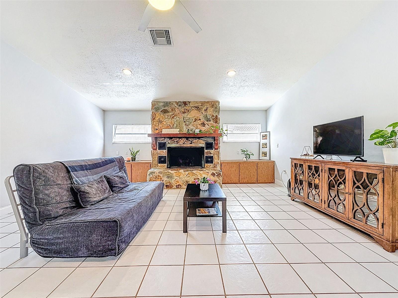 Image 21 of 50 For 1961 Canadiana Court