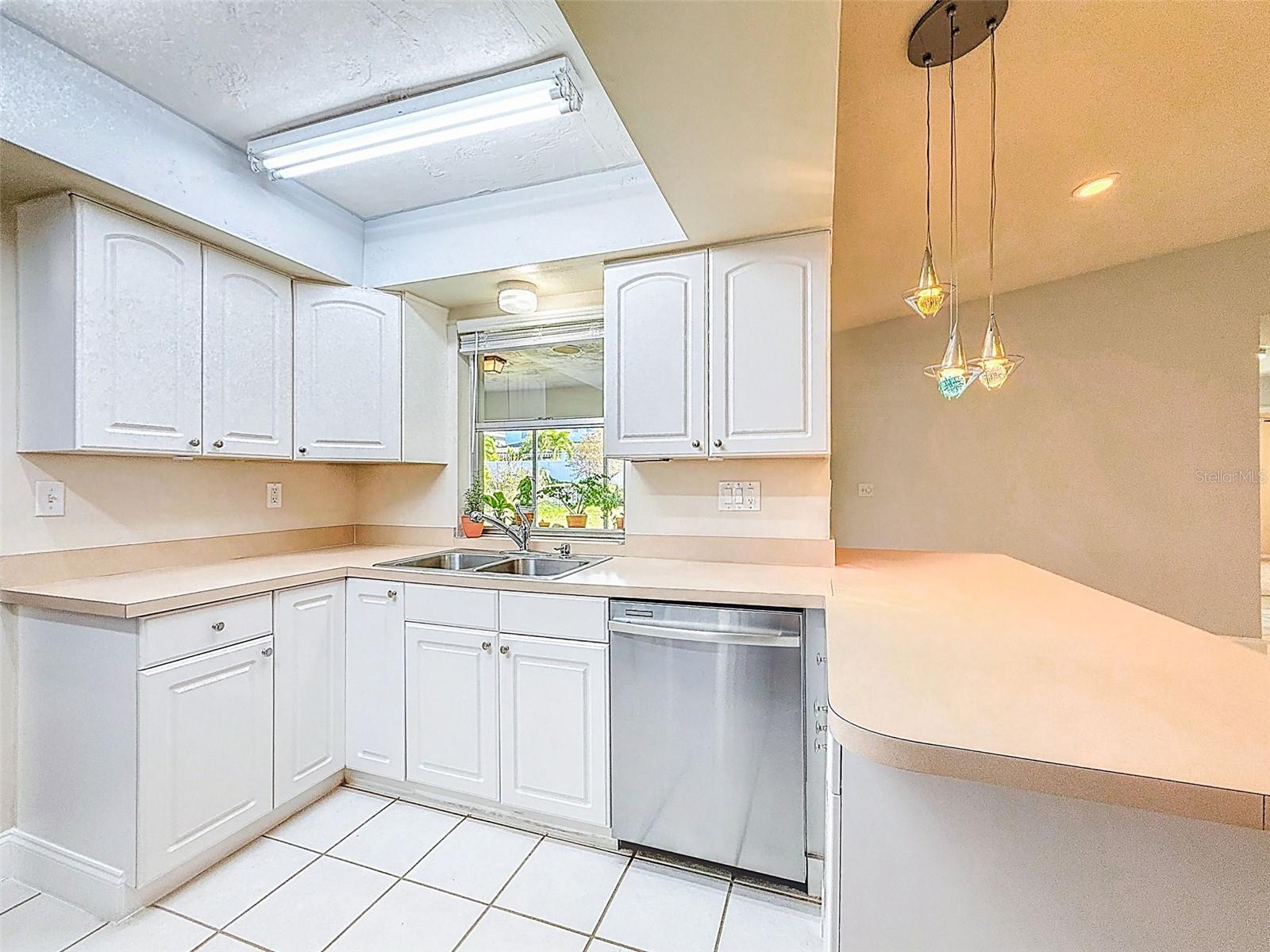 Image 3 of 50 For 1961 Canadiana Court