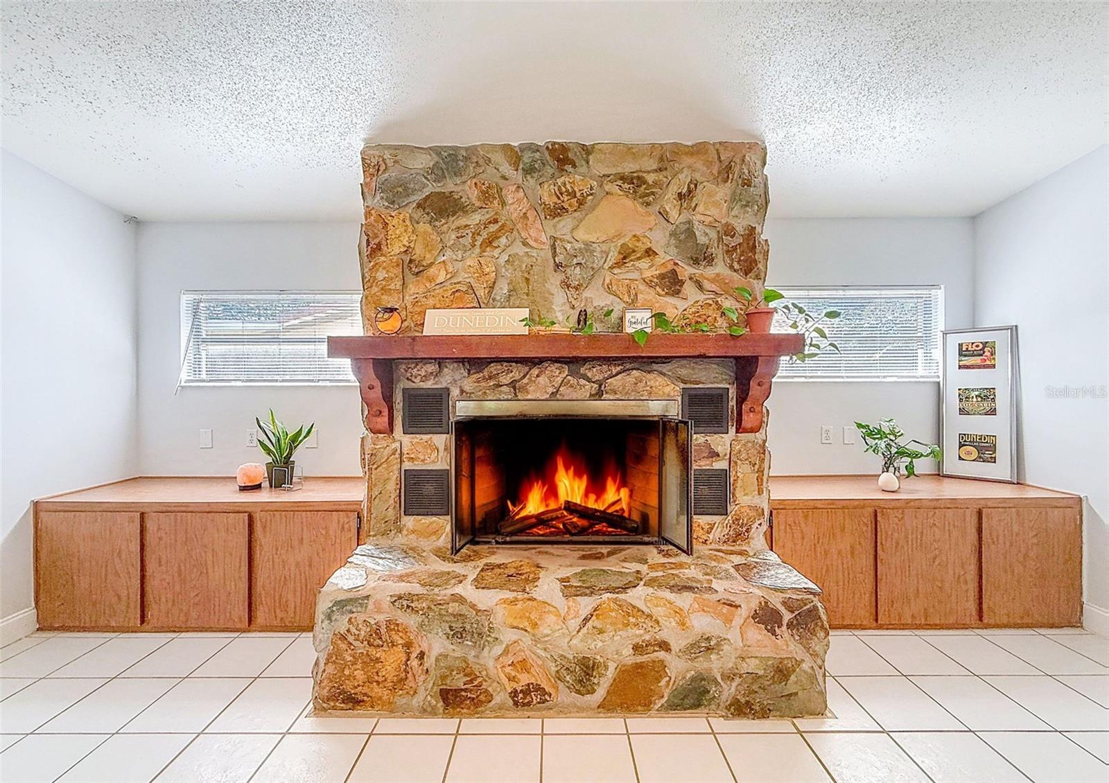 Image 4 of 50 For 1961 Canadiana Court