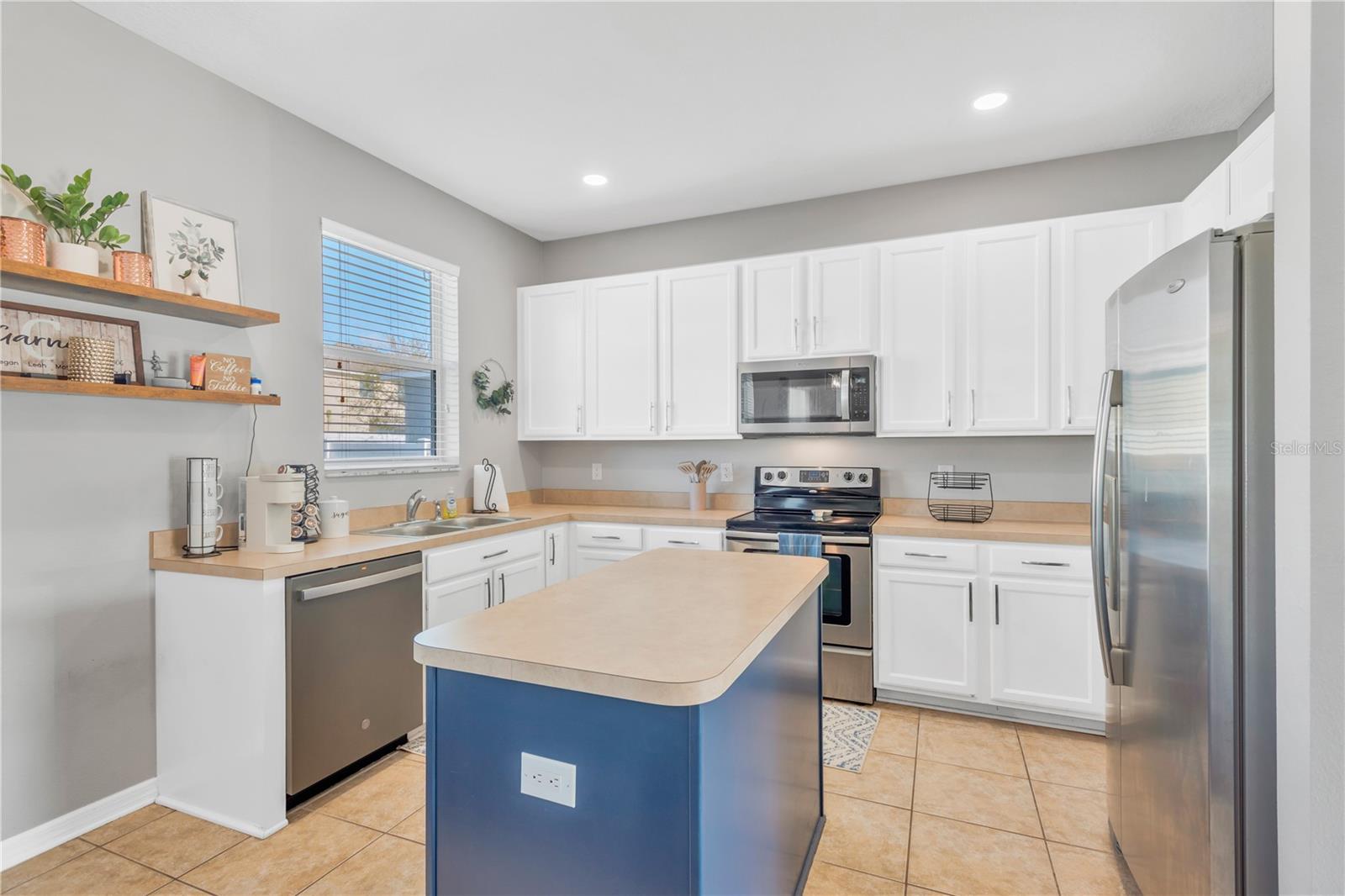 Image 11 of 36 For 18345 Fish Loop