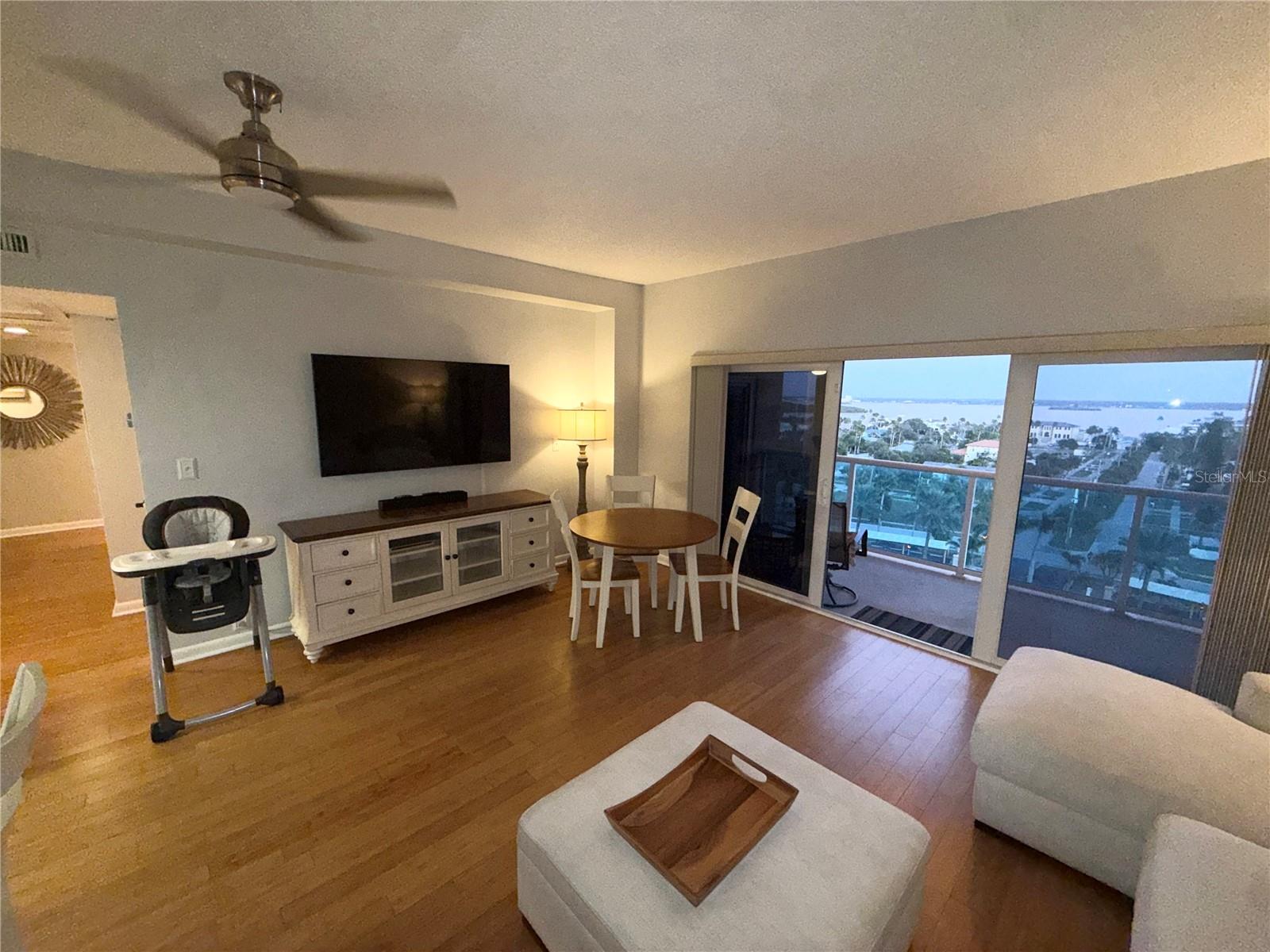 Image 11 of 52 For 880 Mandalay Avenue C808