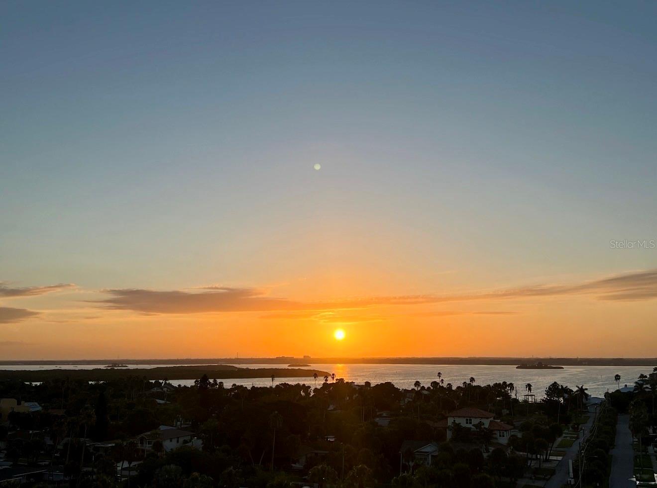 Image 15 of 52 For 880 Mandalay Avenue C808