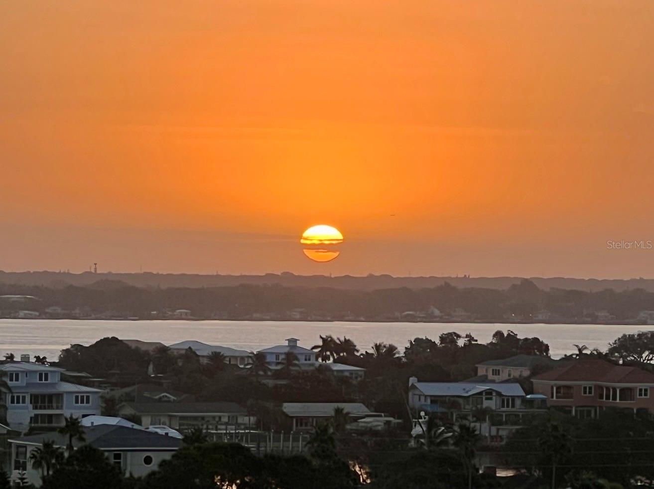 Image 16 of 52 For 880 Mandalay Avenue C808