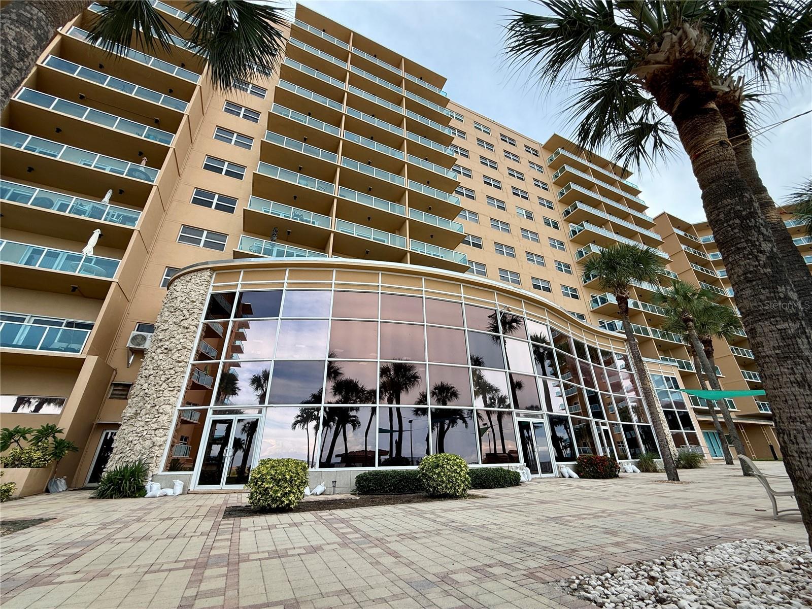 Image 34 of 52 For 880 Mandalay Avenue C808