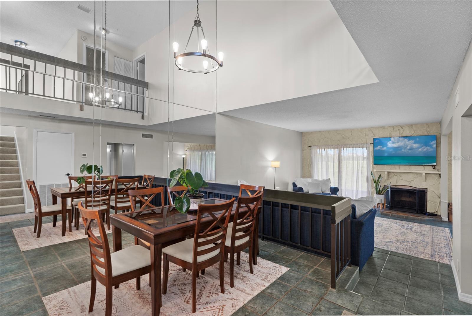 Listing photo id 11 for 6140 Sun Boulevard S 7