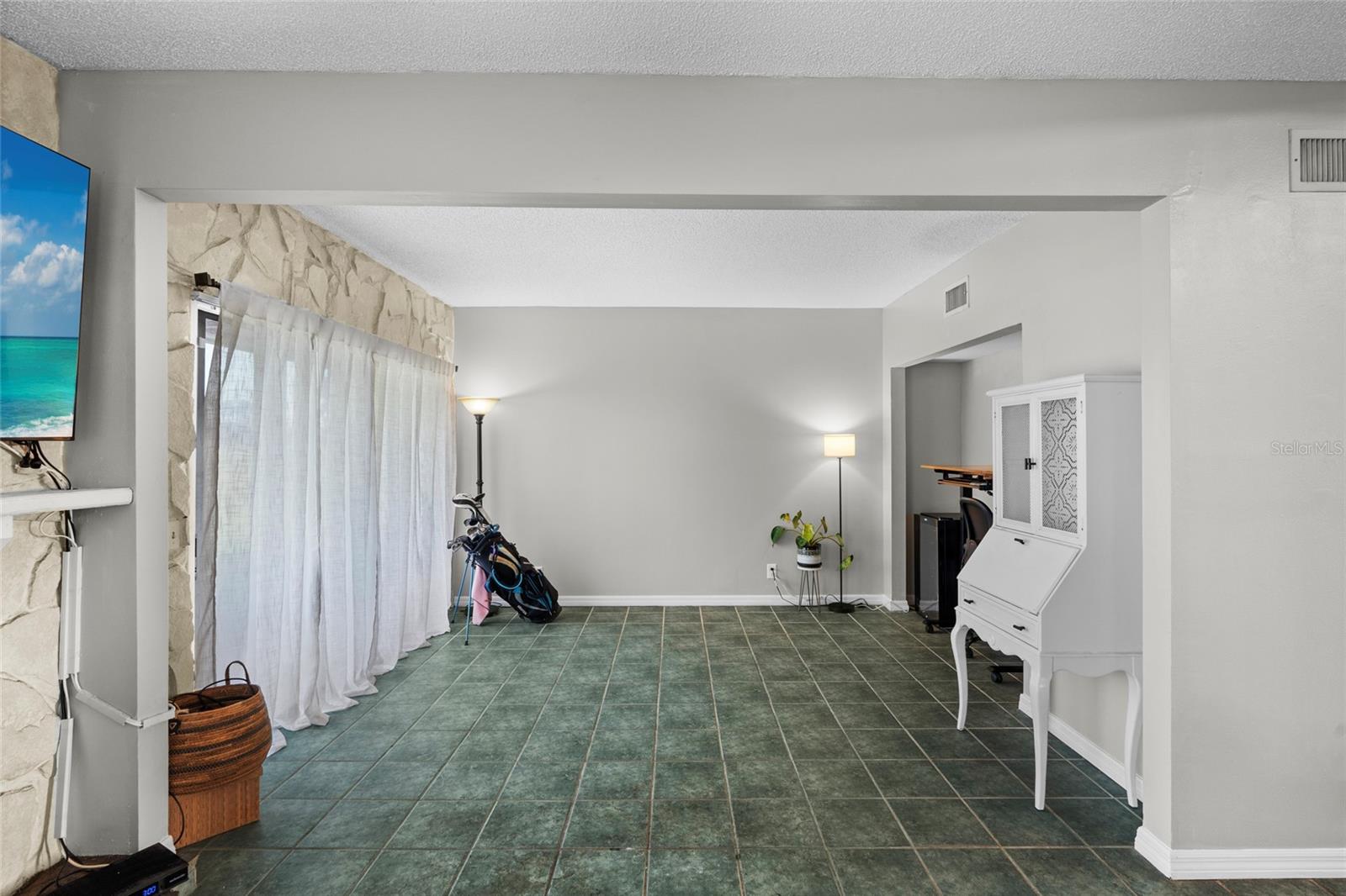 Listing photo id 15 for 6140 Sun Boulevard S 7