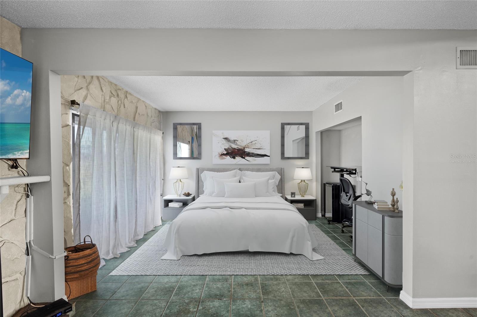 Listing photo id 16 for 6140 Sun Boulevard S 7