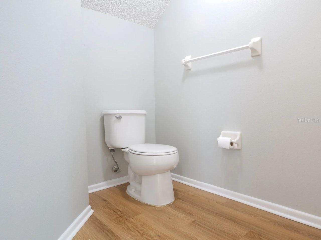 Image 13 of 24 For 417 Kensington Lake Circle