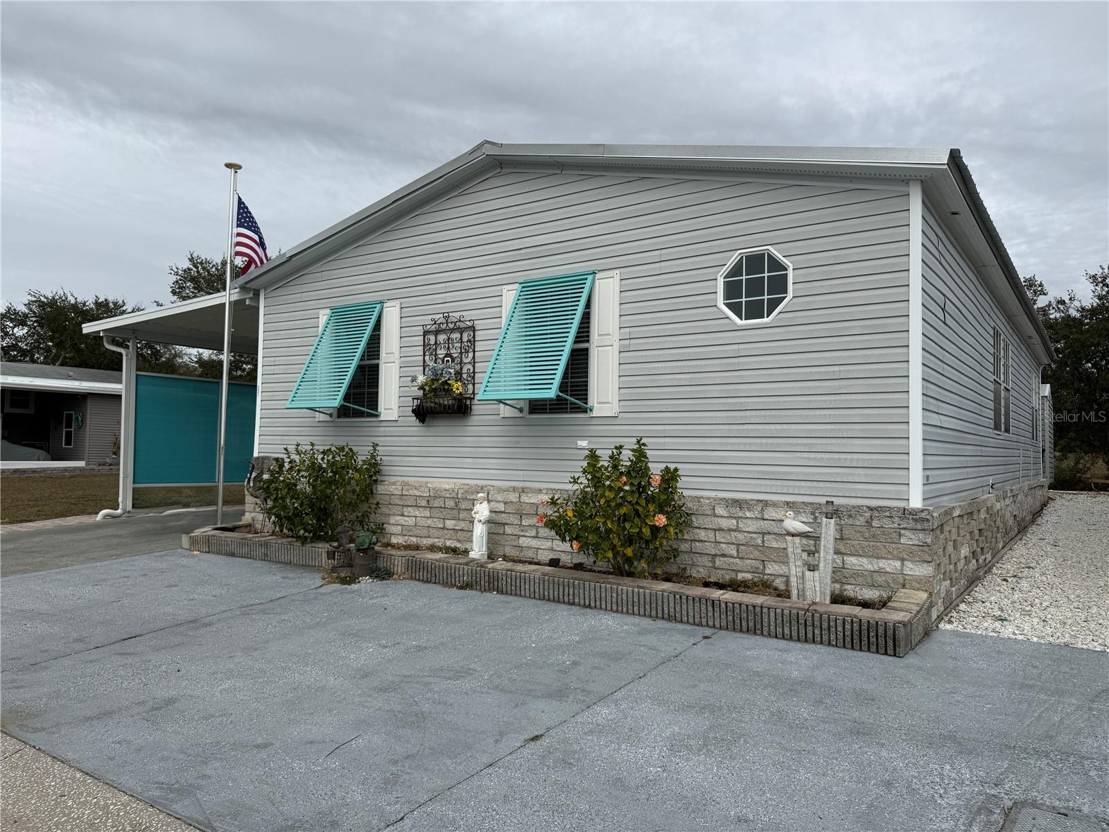 Image 22 of 37 For 221 Saint George Circle