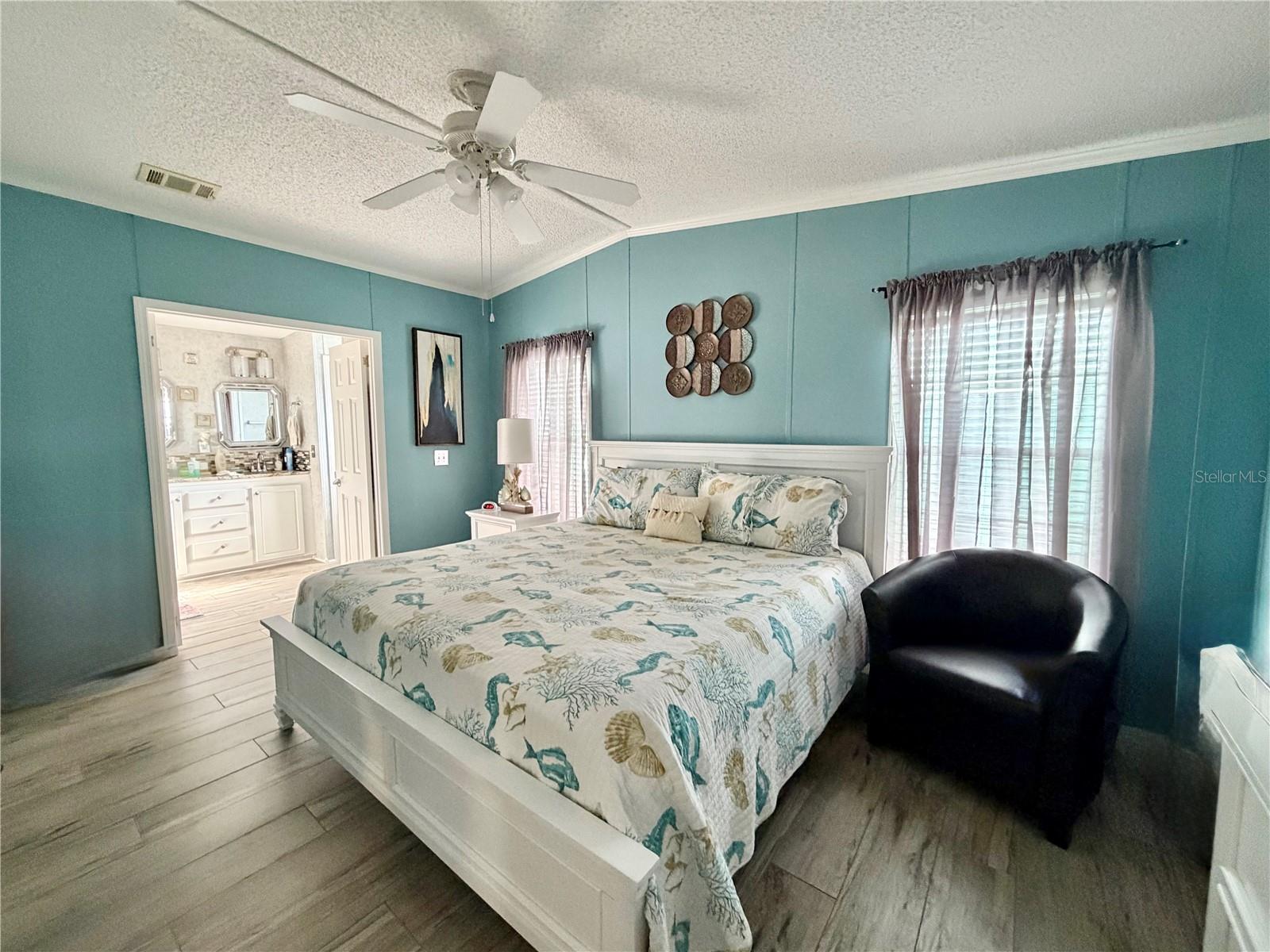 Image 8 of 37 For 221 Saint George Circle