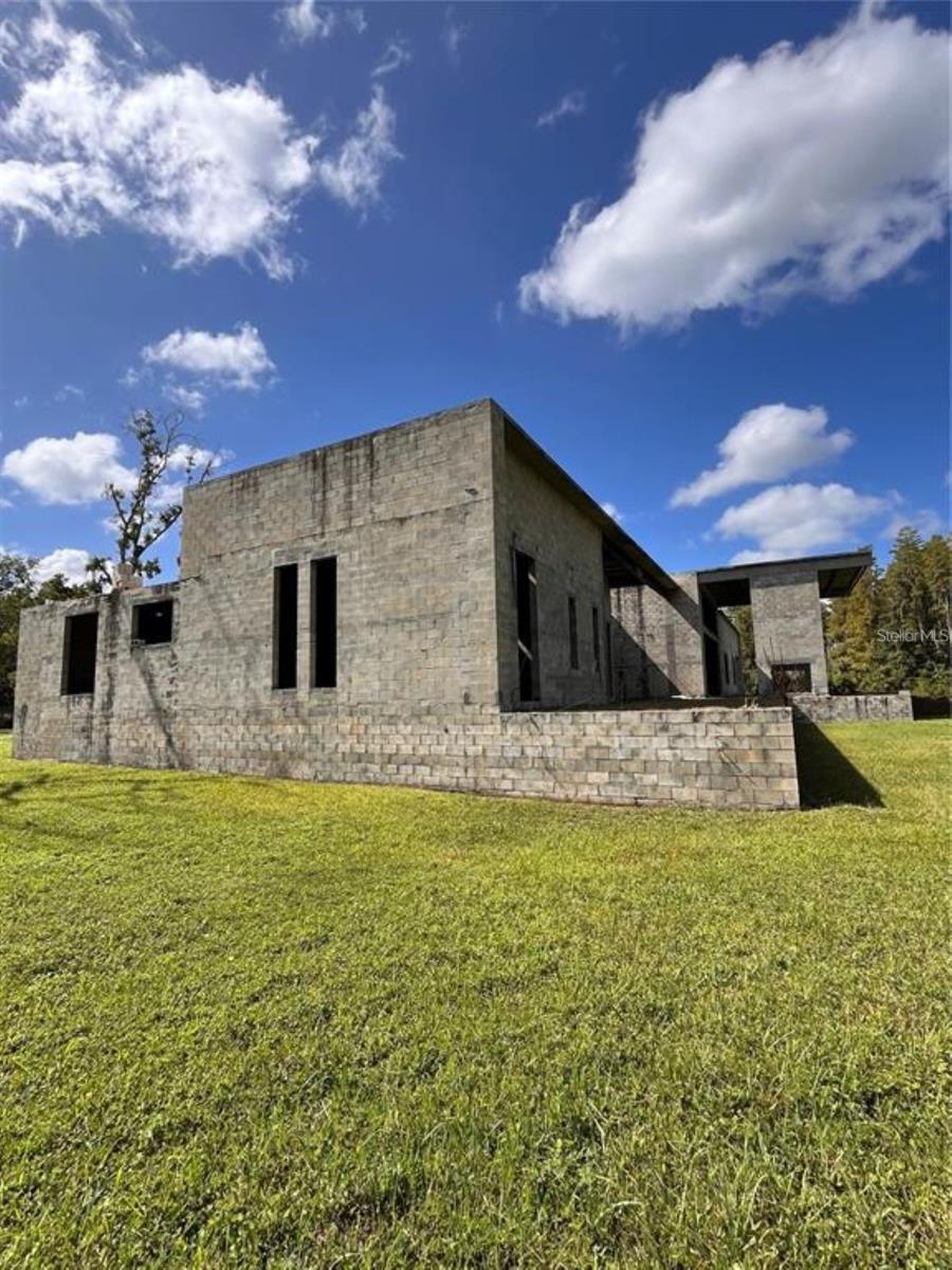 Listing photo id 8 for 1029 Van Dyke Road