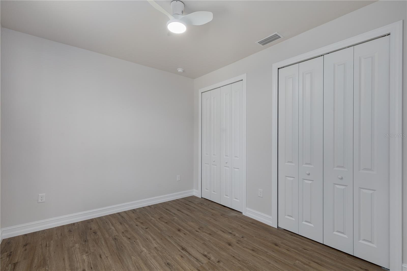 Listing photo id 13 for 521 5th Street