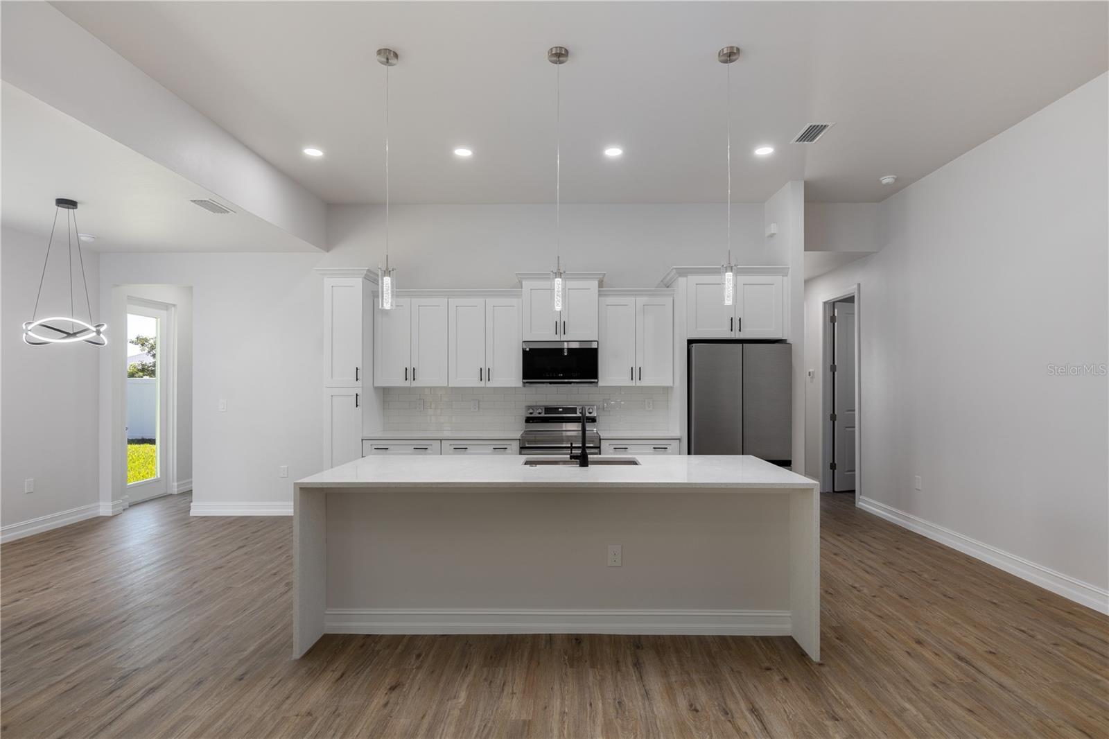 Listing photo id 1 for 521 5th Street