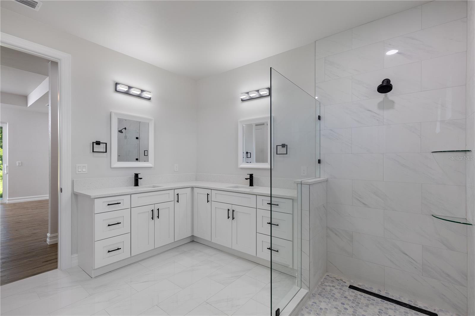 Listing photo id 5 for 521 5th Street