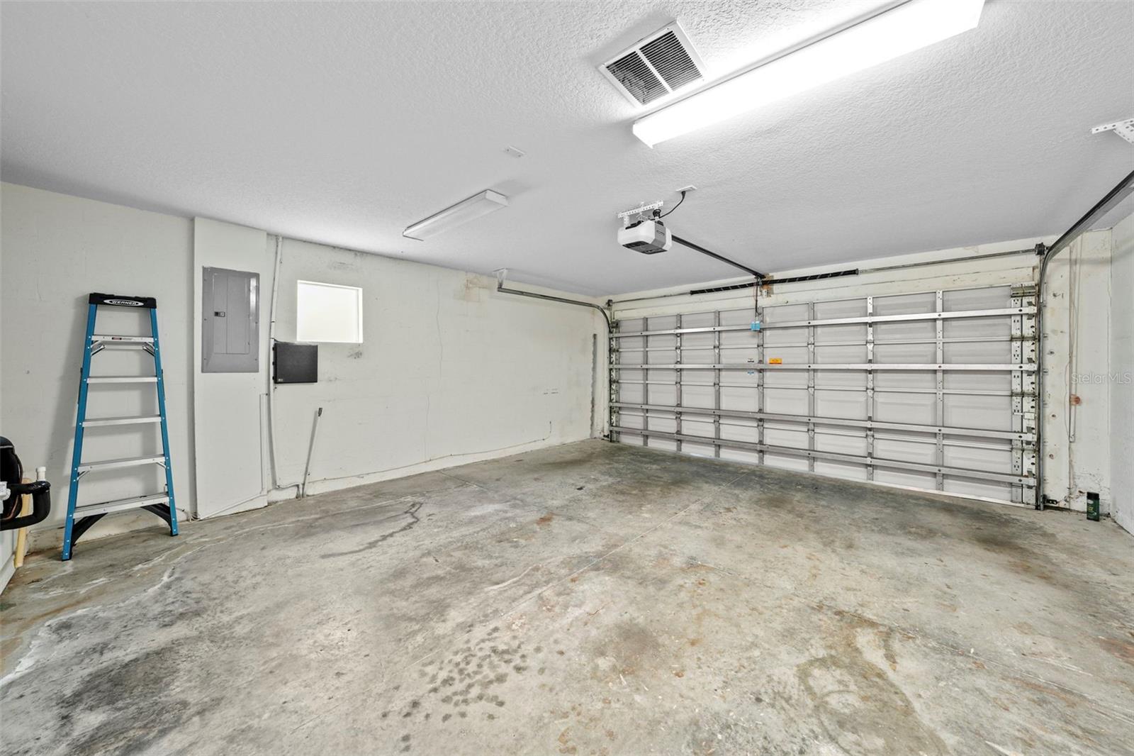 Image 34 of 39 For 3625 Bay Heights Way