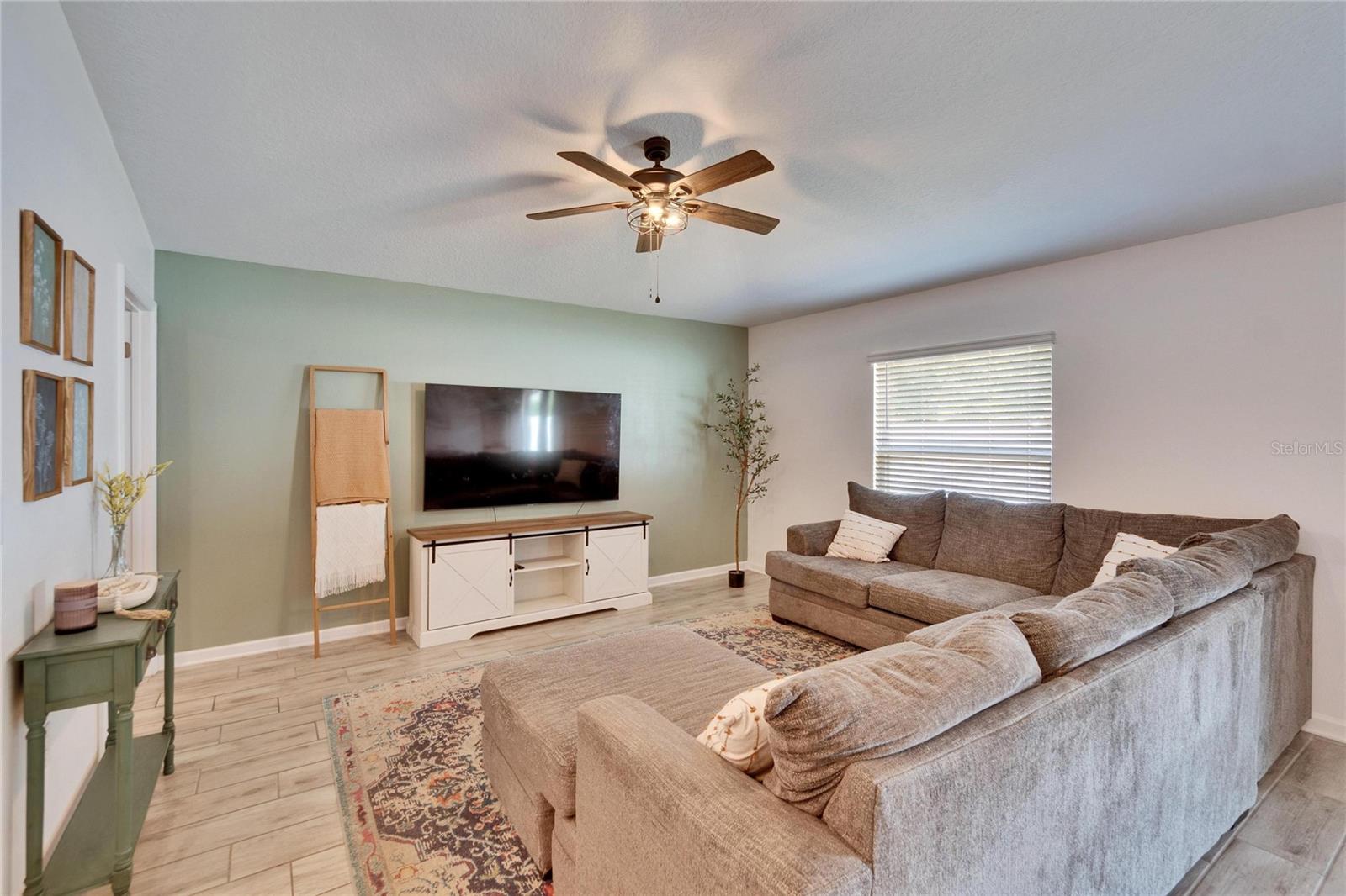 Image 12 of 52 For 272 Pershing Street