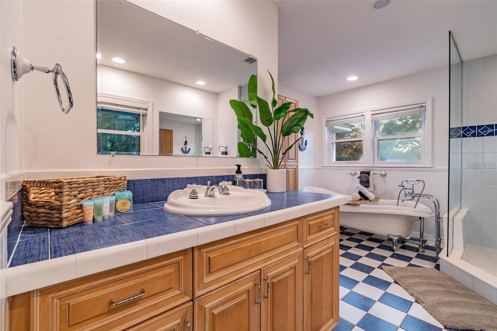 Image 11 of 22 For 1828 Sunrise Boulevard