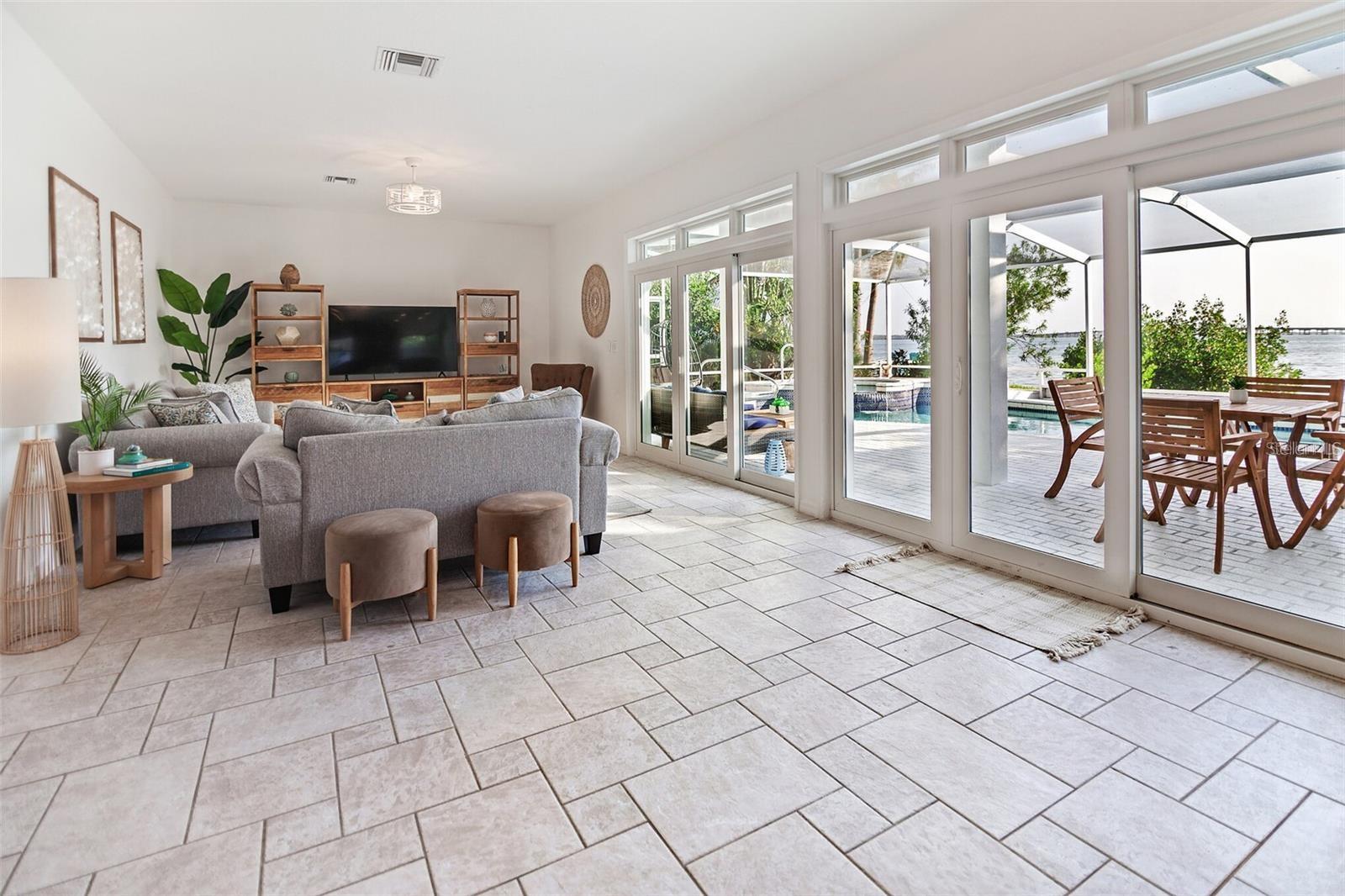 Image 4 of 22 For 1828 Sunrise Boulevard