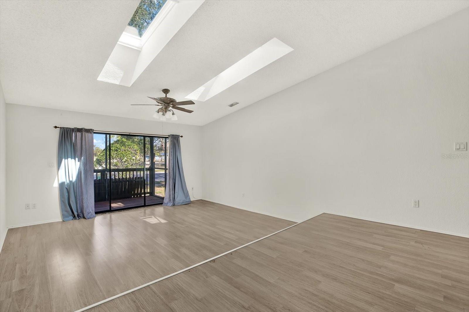 Image 4 of 19 For 6289 93rd Terrace N 4302