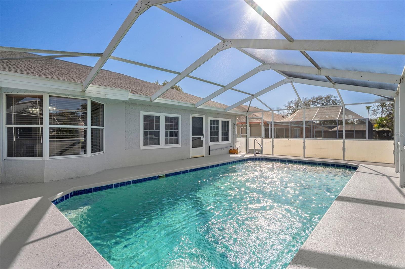 Listing photo id 27 for 1542 Overland Drive