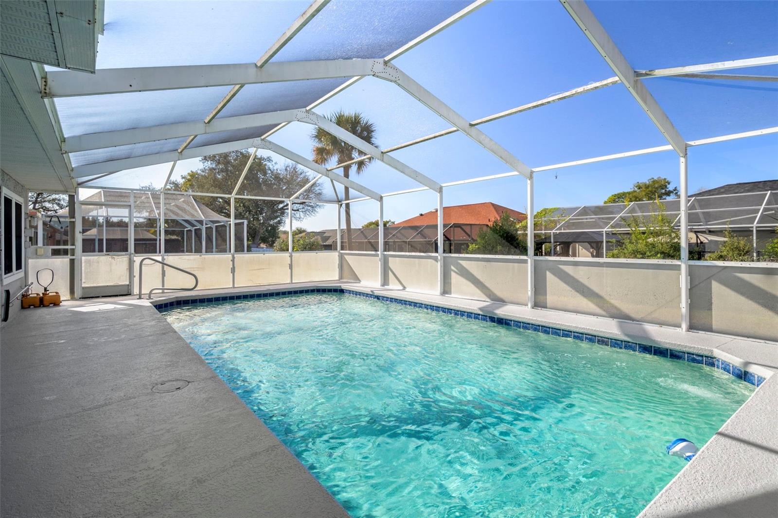 Listing photo id 28 for 1542 Overland Drive