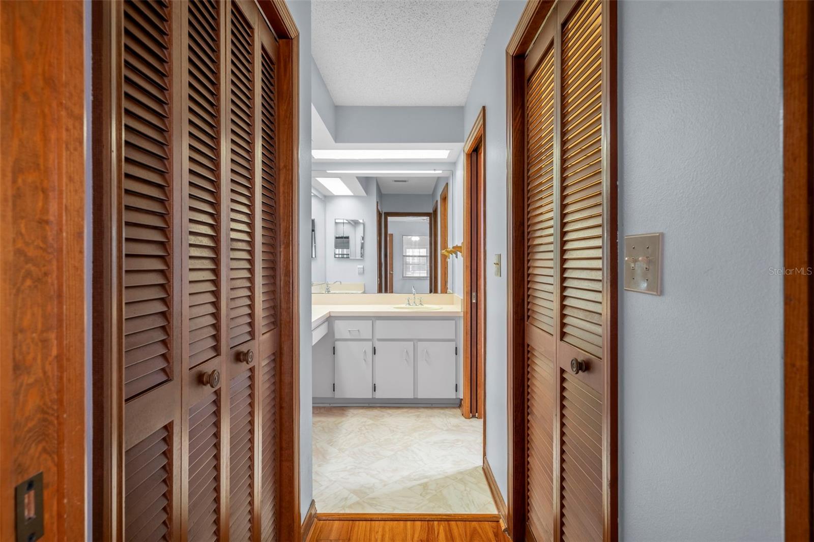 Listing photo id 33 for 1542 Overland Drive