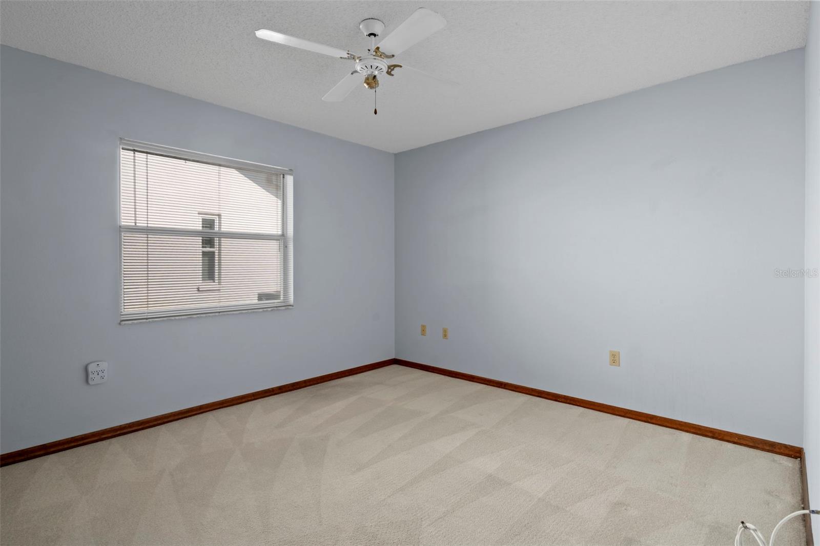 Listing photo id 40 for 1542 Overland Drive