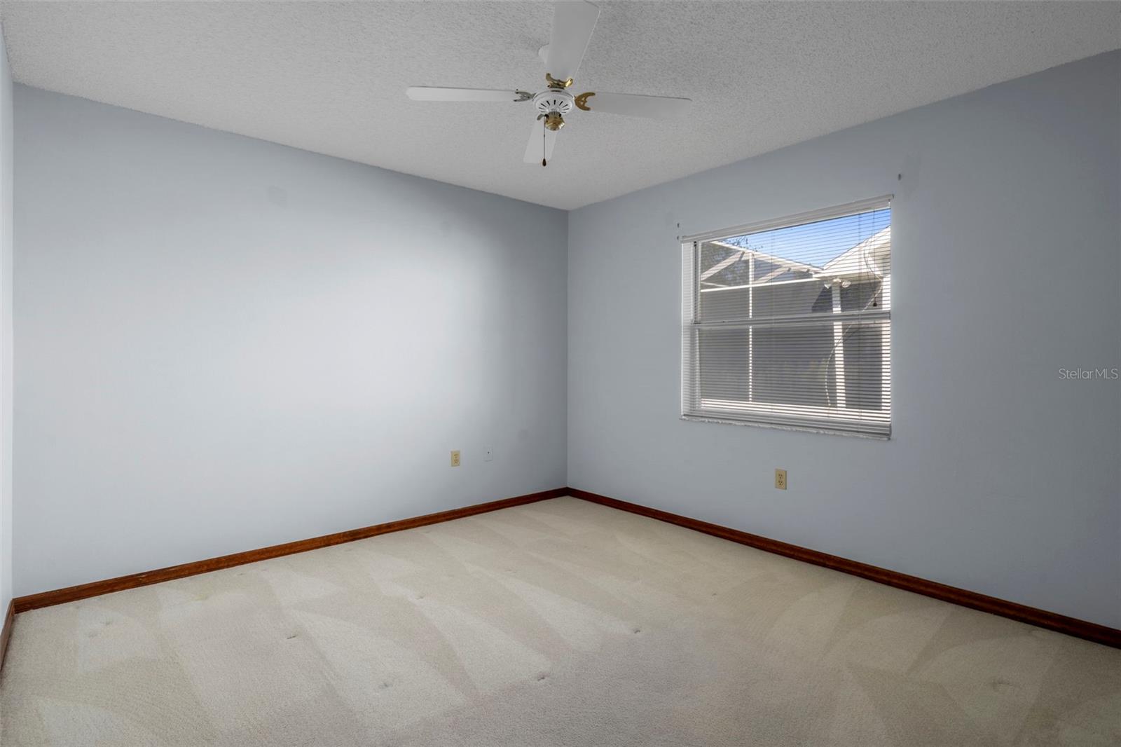 Listing photo id 43 for 1542 Overland Drive