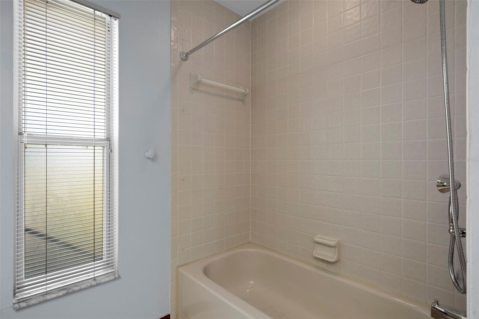 Listing photo id 45 for 1542 Overland Drive