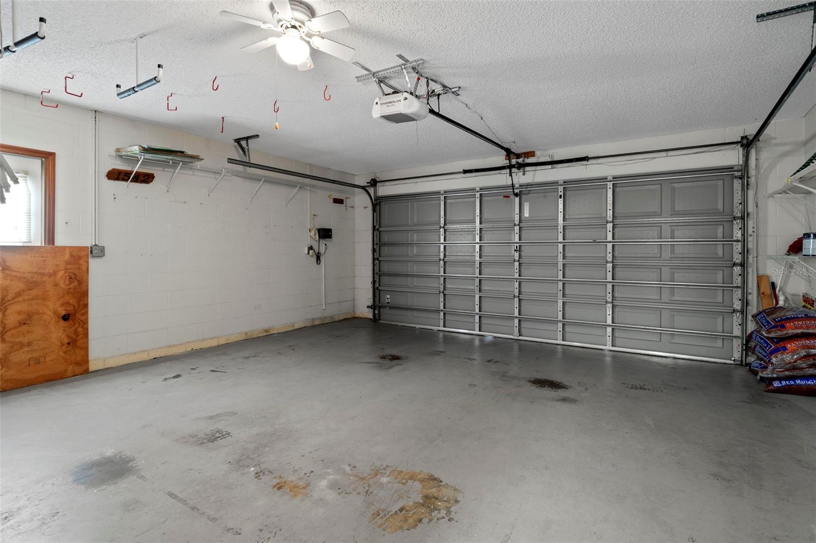 Listing photo id 47 for 1542 Overland Drive