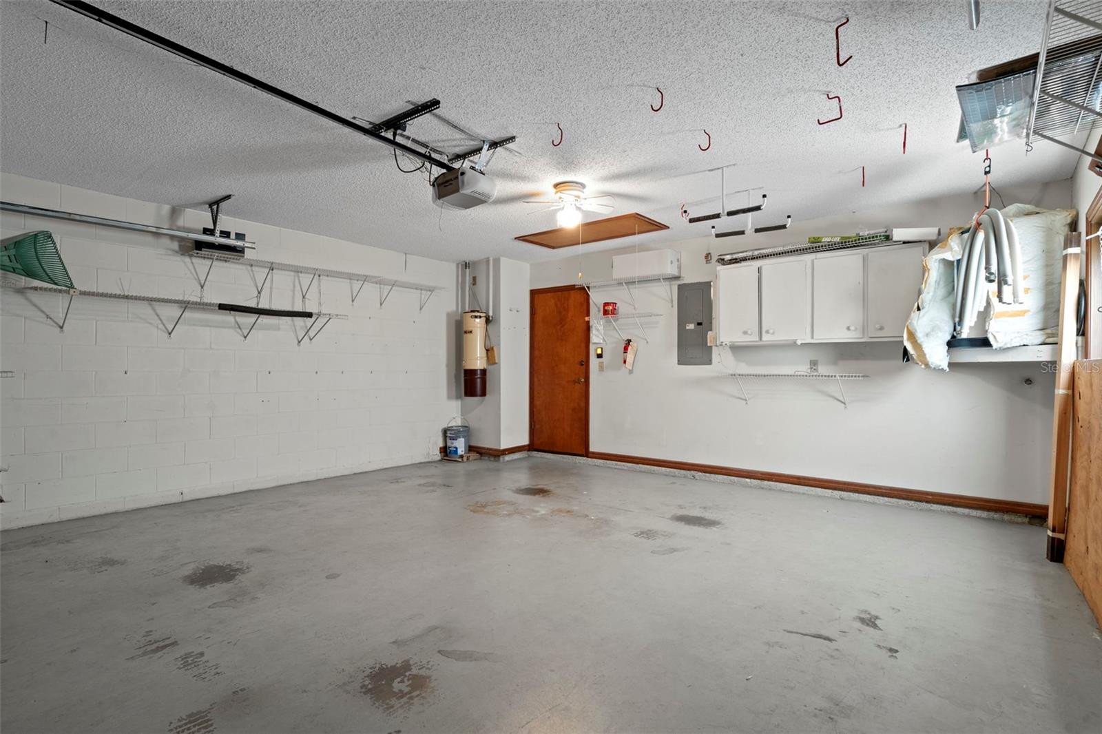 Listing photo id 48 for 1542 Overland Drive