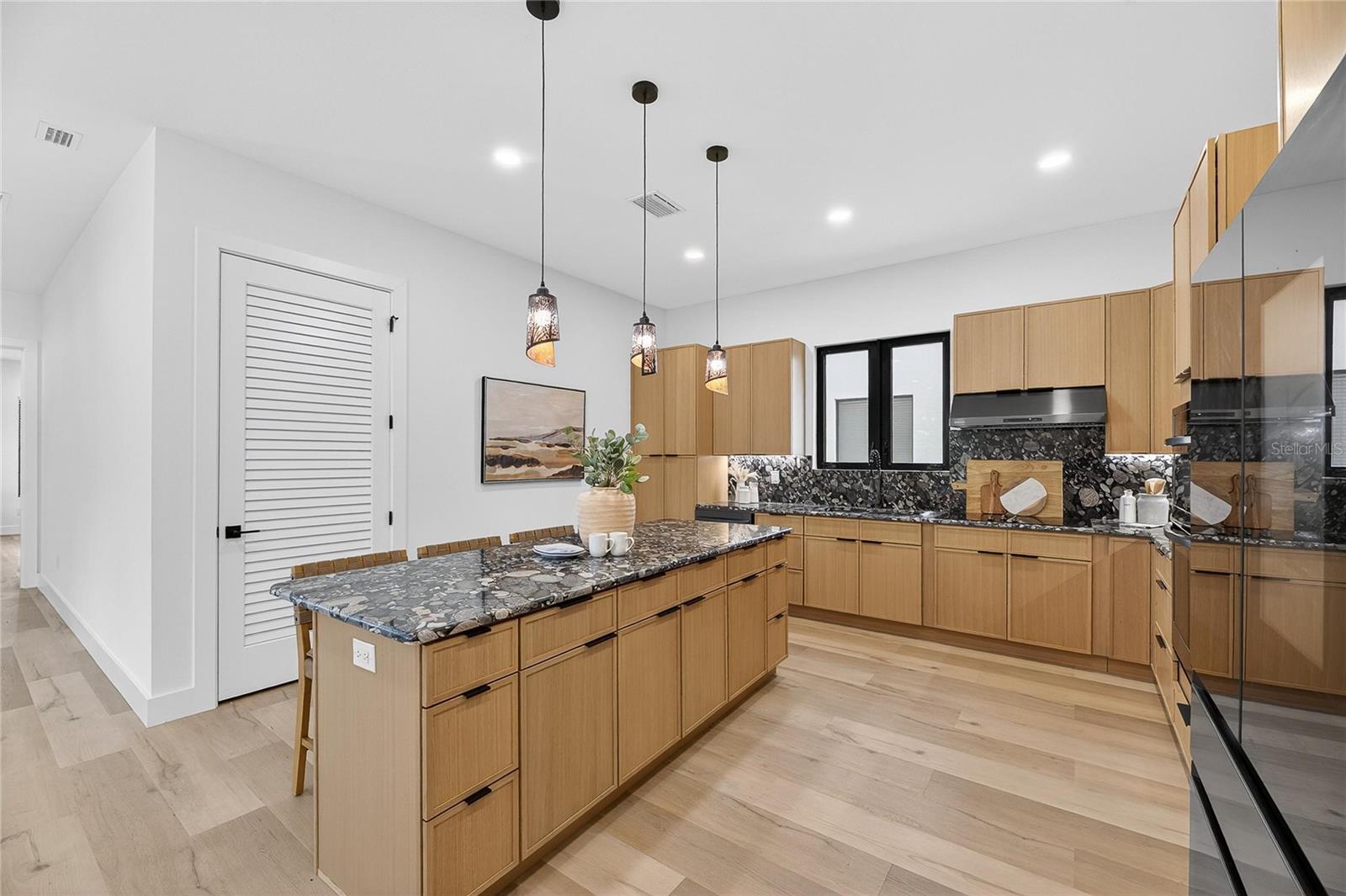 Image 20 of 85 For 2335 Oak Terrace