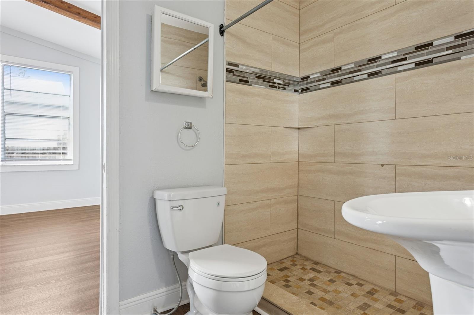 Image 13 of 25 For 3923 Broad Street