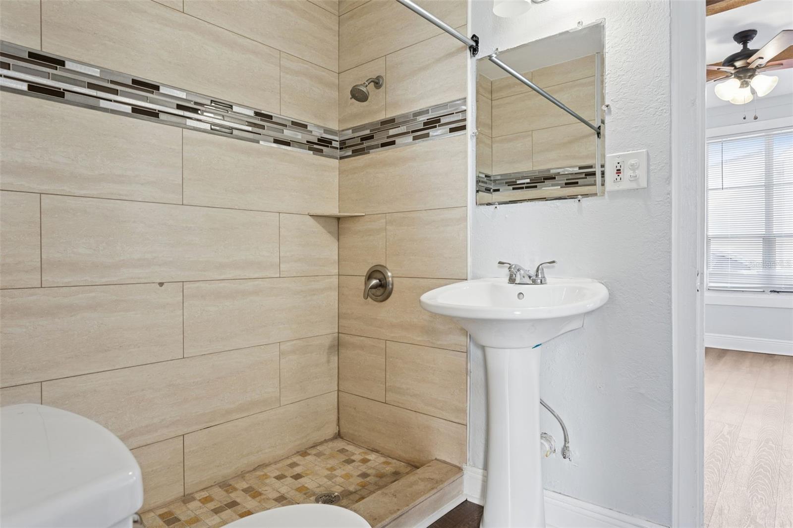 Image 14 of 25 For 3923 Broad Street