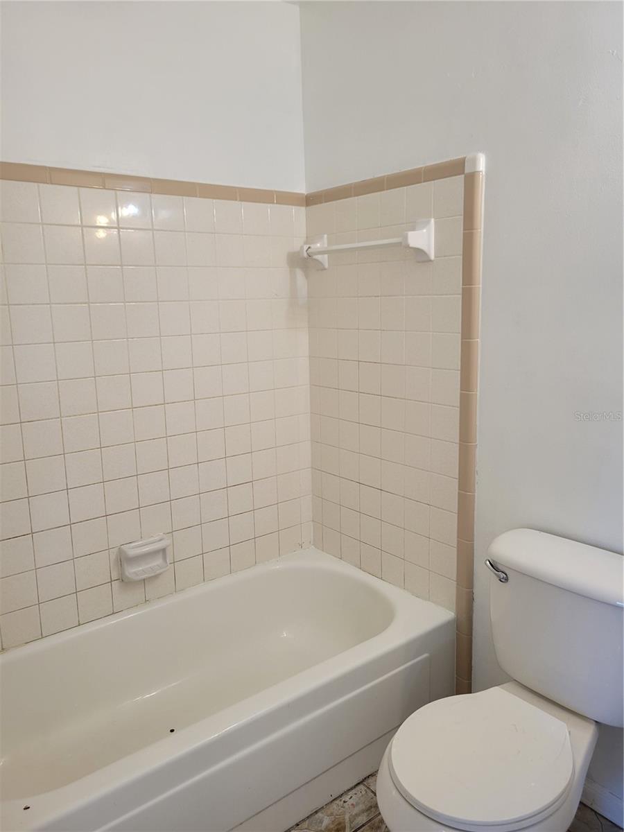 Image 11 of 18 For 1421 Prescott Street S