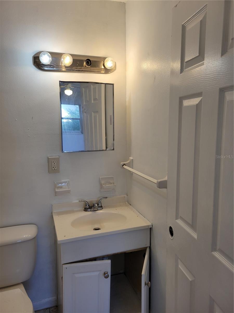 Image 12 of 18 For 1421 Prescott Street S