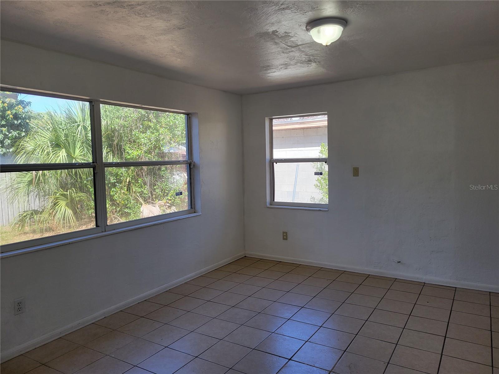 Image 14 of 18 For 1421 Prescott Street S