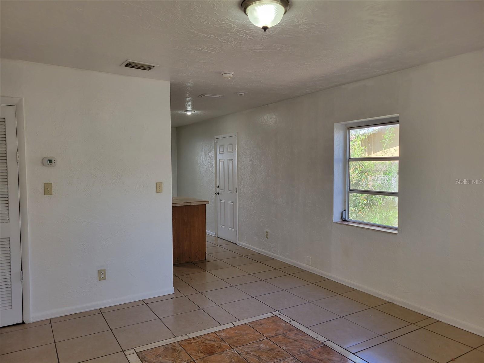 Image 4 of 18 For 1421 Prescott Street S