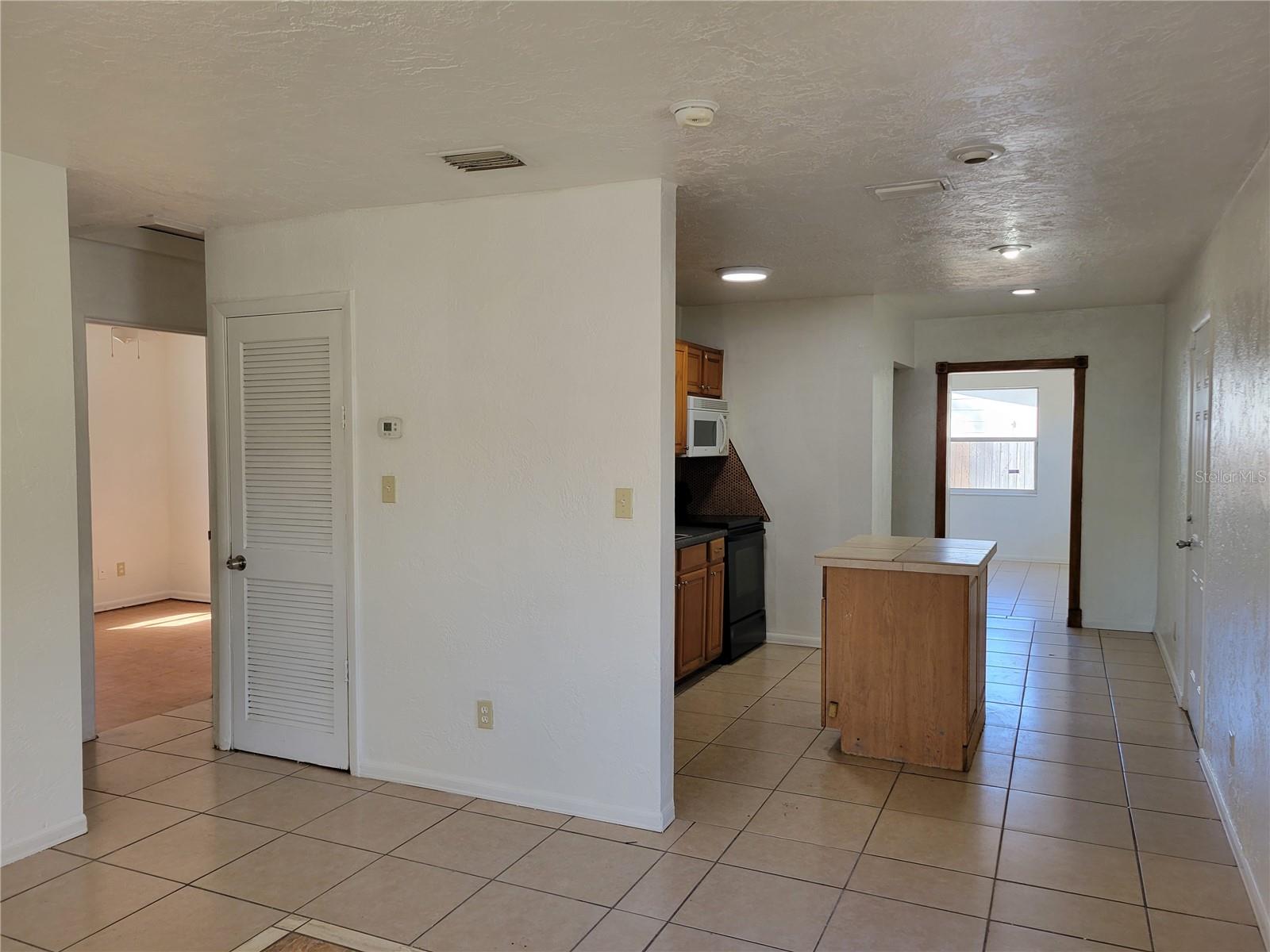 Image 6 of 18 For 1421 Prescott Street S