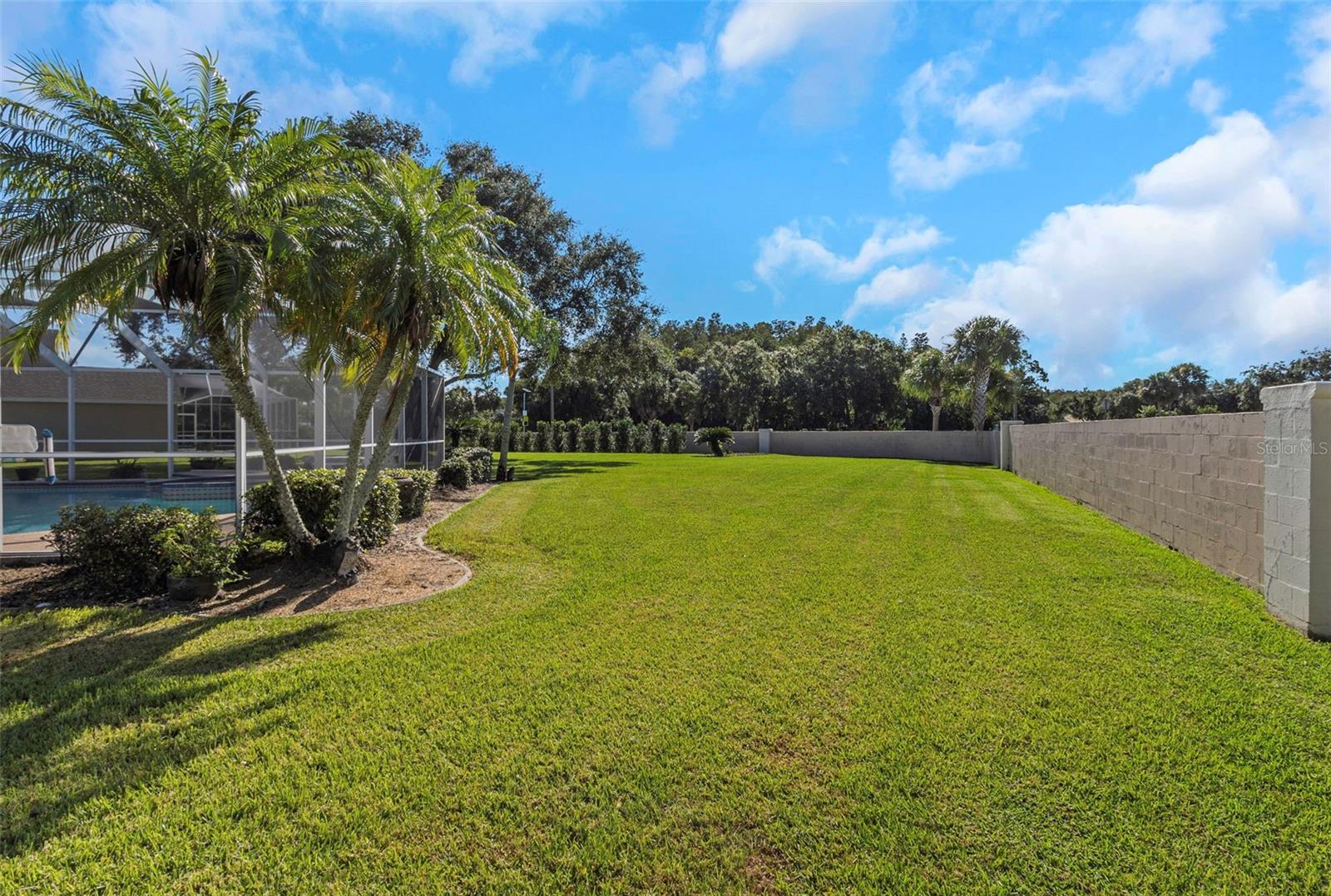 Image 14 of 91 For 394 Fountainview Circle