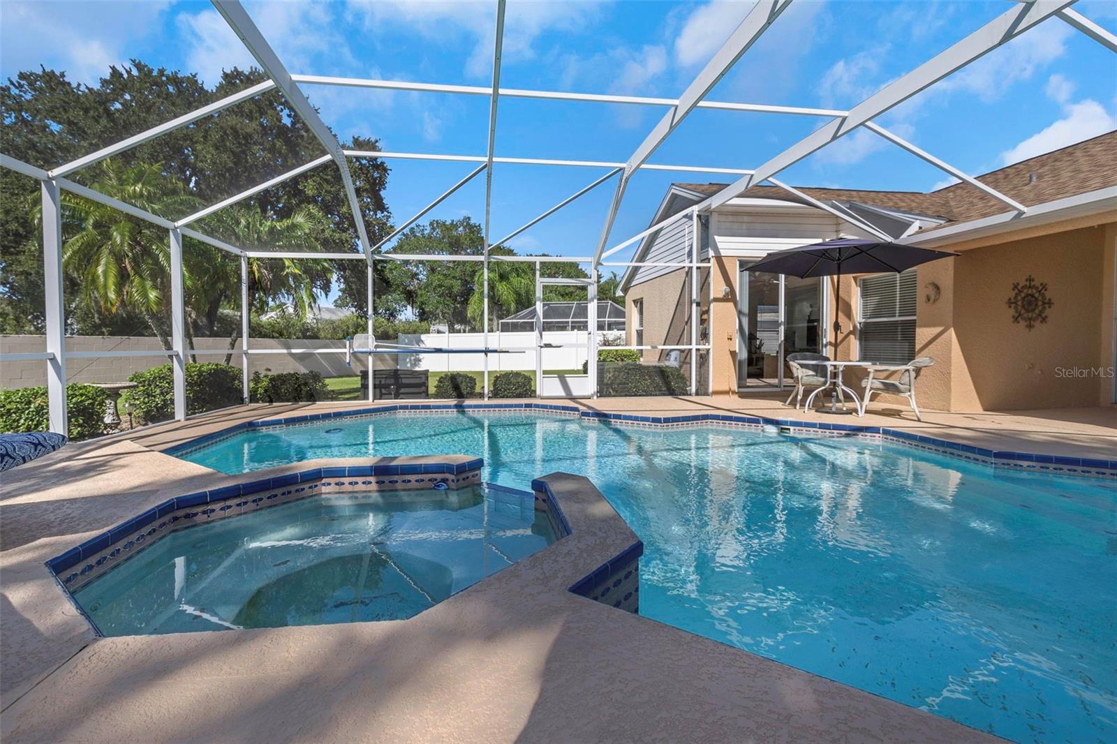 Image 21 of 91 For 394 Fountainview Circle