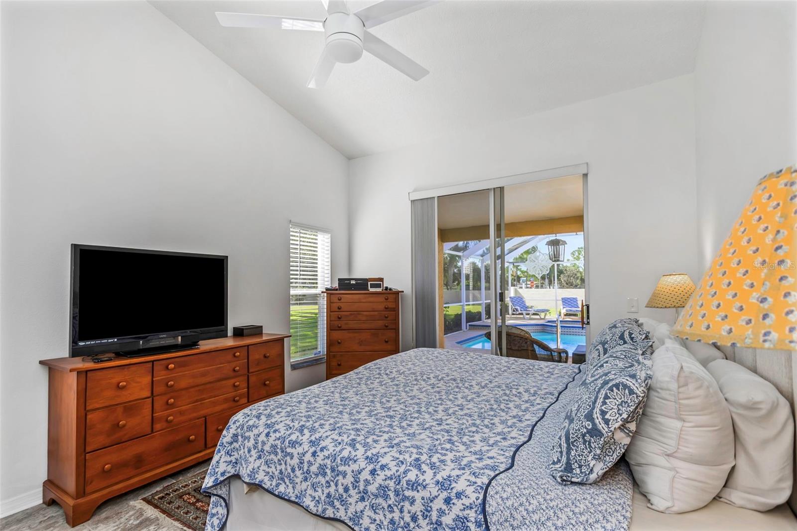 Image 25 of 91 For 394 Fountainview Circle