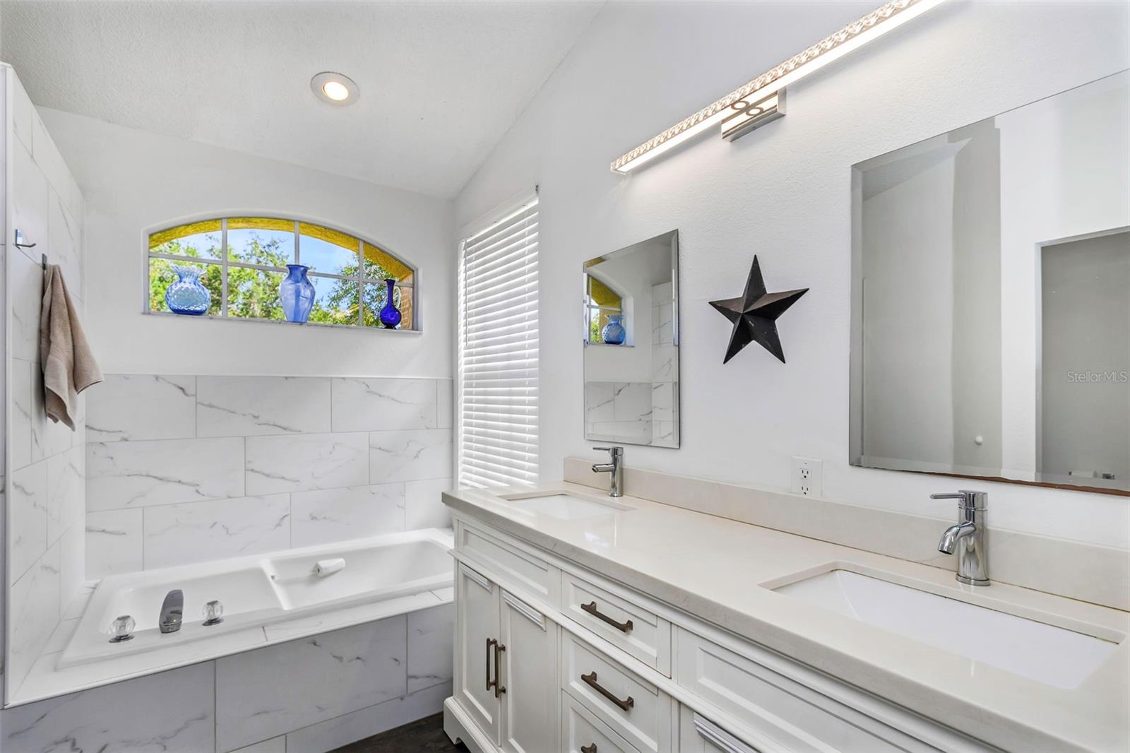 Image 29 of 91 For 394 Fountainview Circle