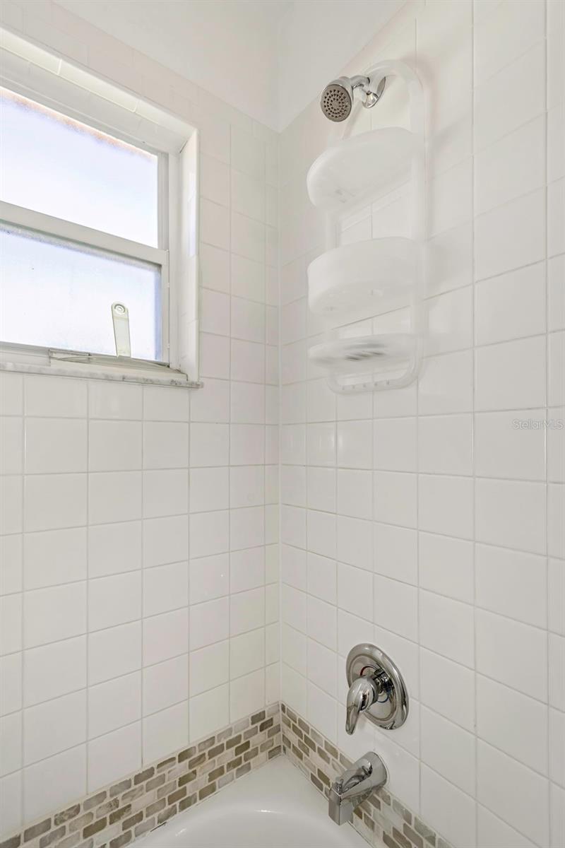 Image 40 of 91 For 394 Fountainview Circle