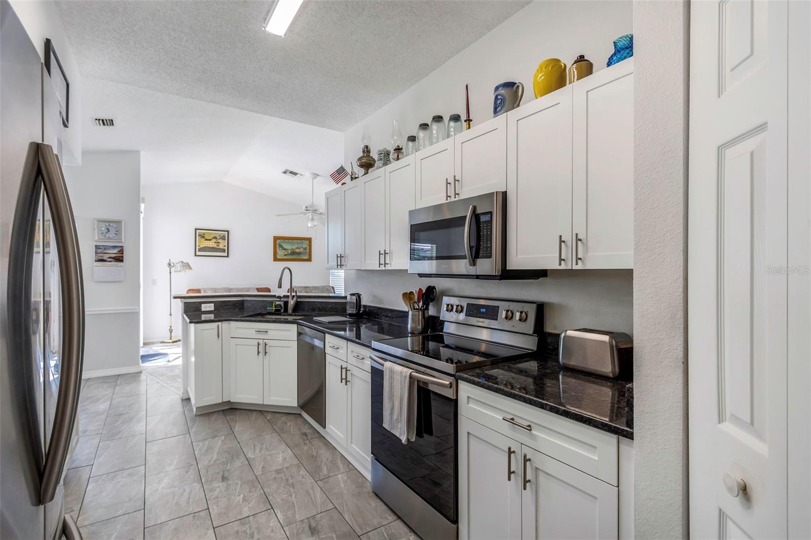 Image 45 of 91 For 394 Fountainview Circle