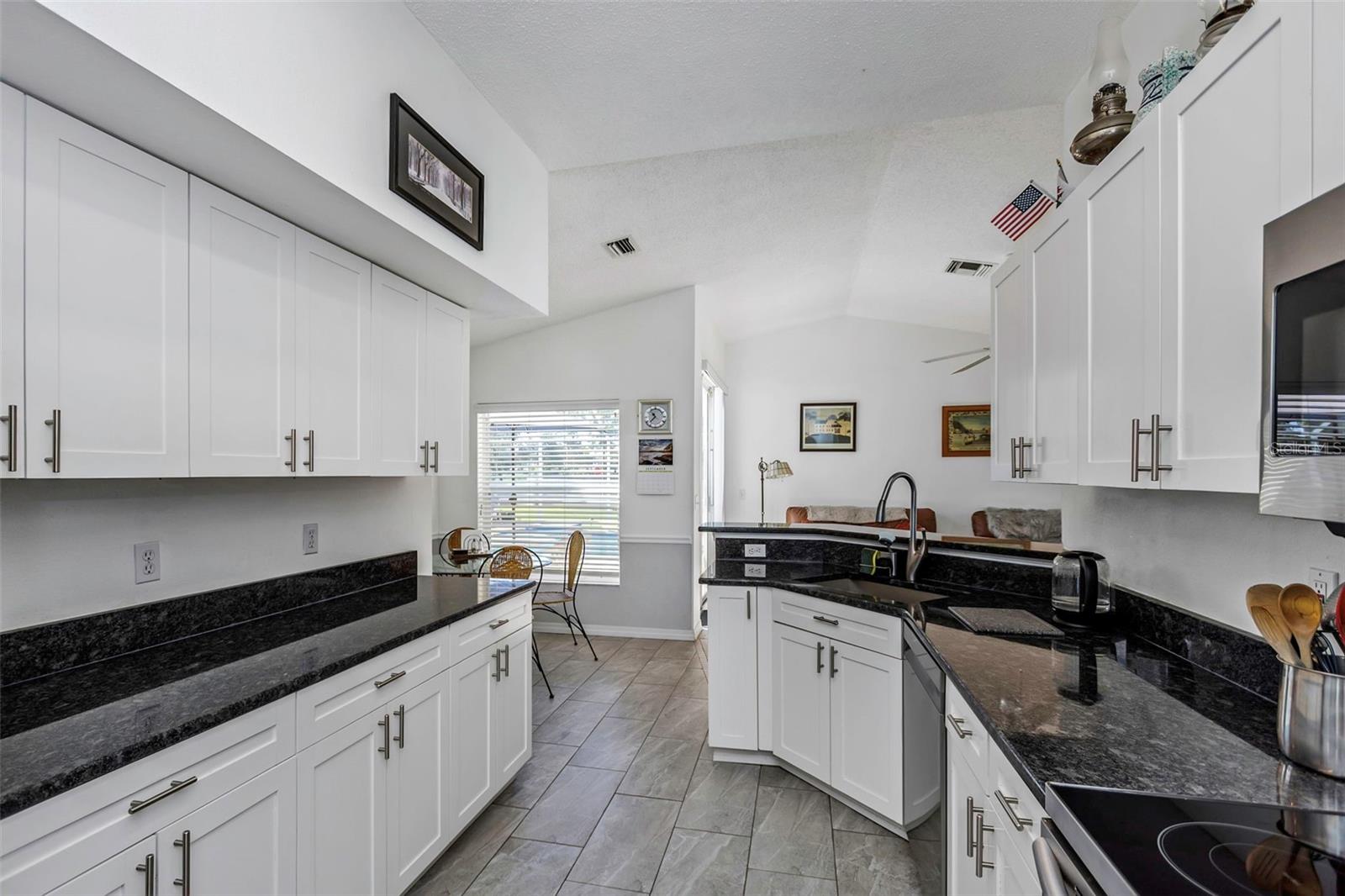 Image 46 of 91 For 394 Fountainview Circle