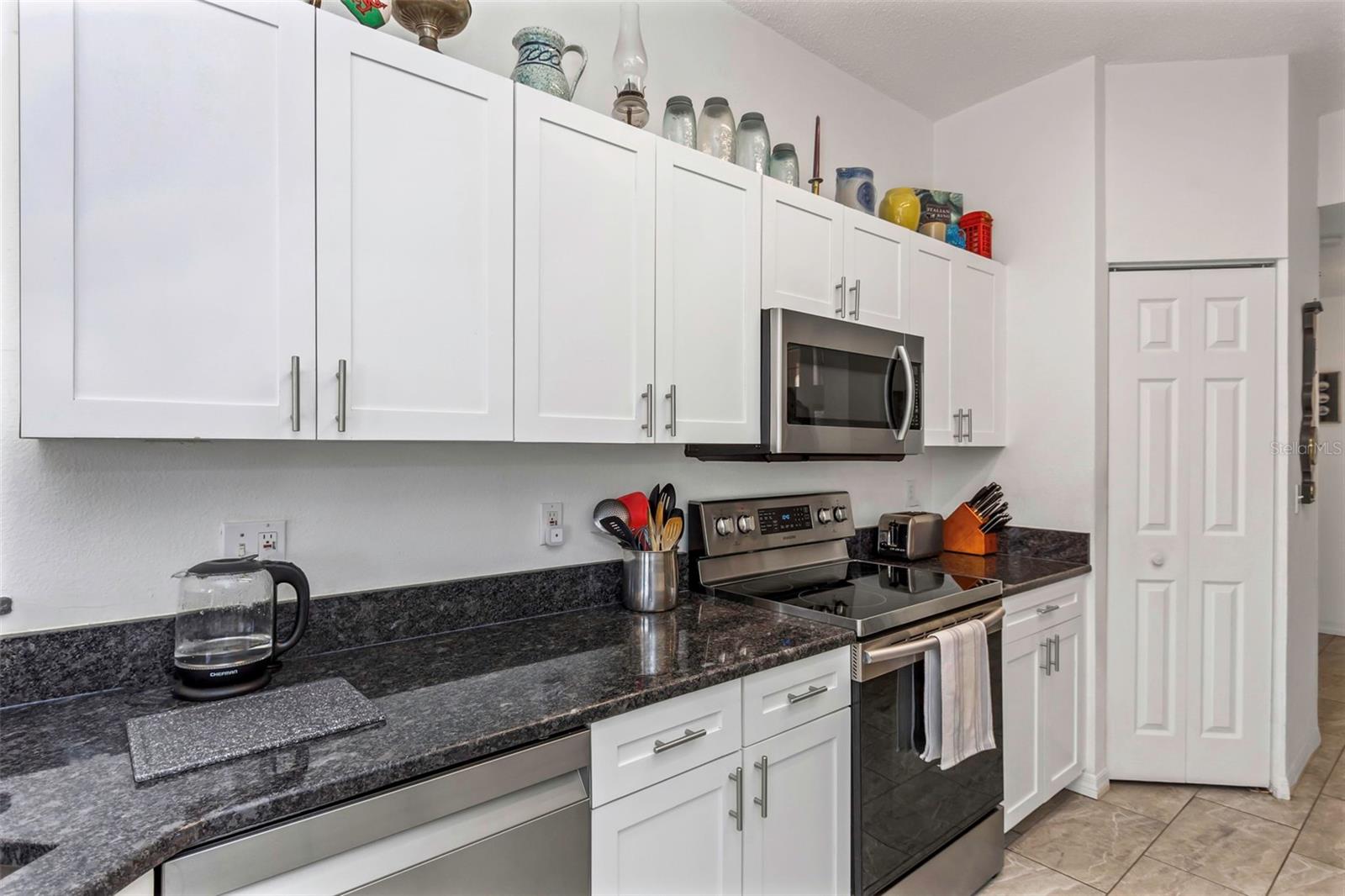 Image 49 of 91 For 394 Fountainview Circle