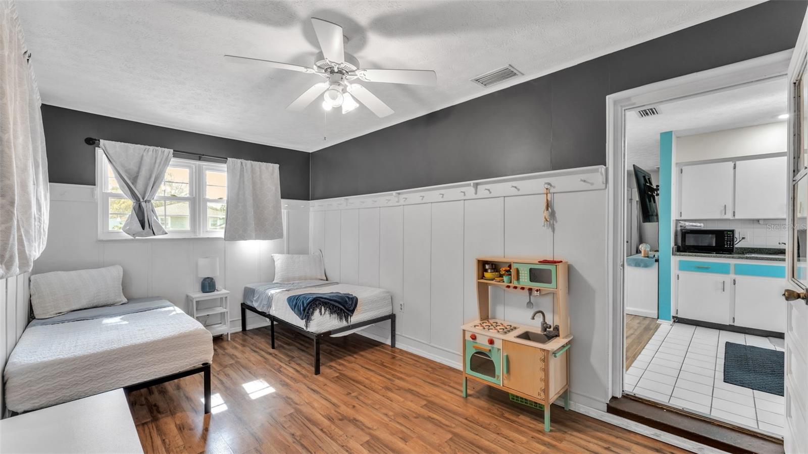 Image 16 of 45 For 6327 Sebring Street